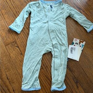 NWT Kickee pants 6-9 hello world mint green footless snap romper pajamas